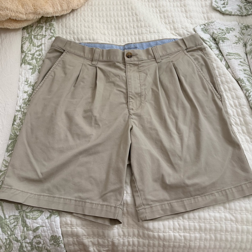 Croft and Barrow pleated khaki shorts (36)